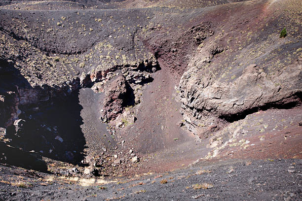 Cratère de l’Etna et paysage volcanique autour de l’Etna, Sicile, It - Photo