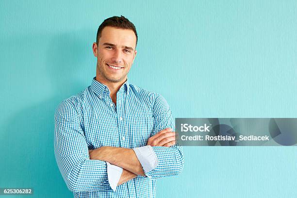 Foto de Feliz Homem Com Os Braços Cruzados e mais fotos de stock de Homens - Homens, Azul, Figura para recortar
