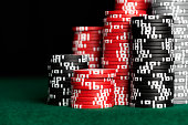 stapel-von-pokerchips-auf-dem-tisch.jpg?b=1&s=170x170&k=20&c=DZx6BtvFpokb1Yj86DpJxOQUMQKkMaZMQwjPYmesyQQ=