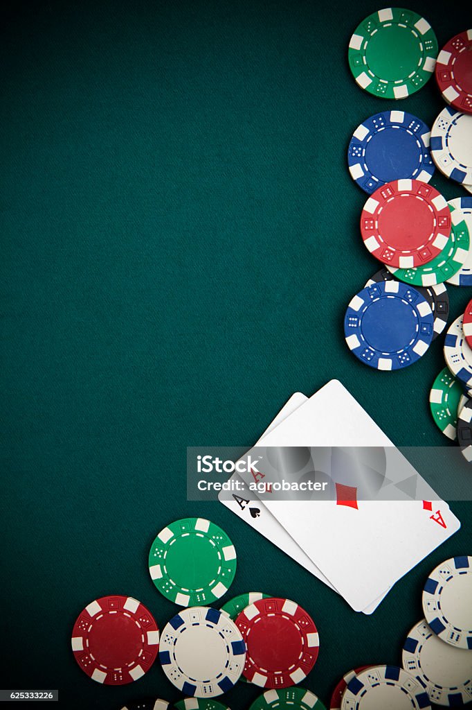 Poker-Chips Filz Hintergrund - Lizenzfrei Poker Stock-Foto