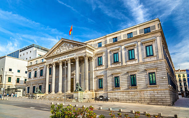 congreso de los diputados en madrid, españa - statue history flag sculpture fotografías e imágenes de stock