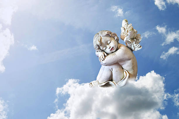 little angel sleeping on the cloud - dreams cloud angel heaven imagens e fotografias de stock