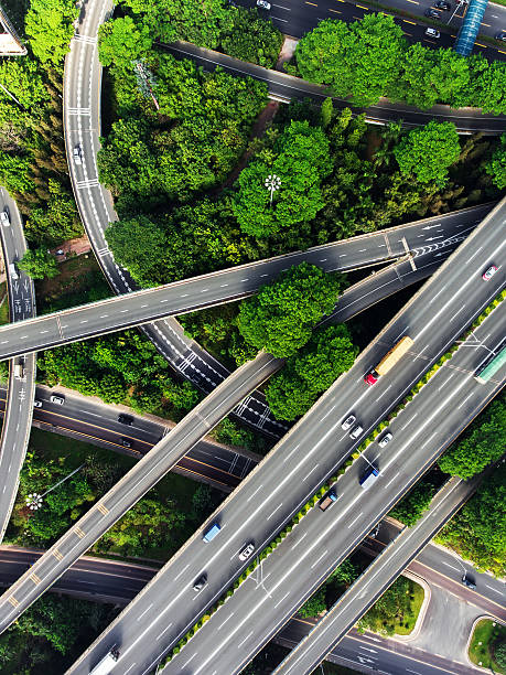 cruce aéreo de la carretera - traffic car street parking fotografías e imágenes de stock