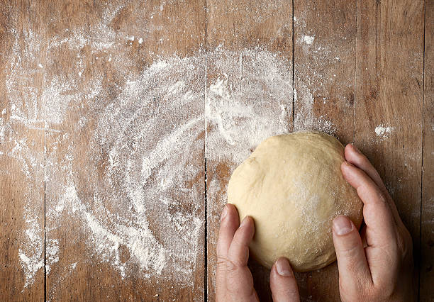 massa crua fresca - dough sphere kneading bread imagens e fotografias de stock