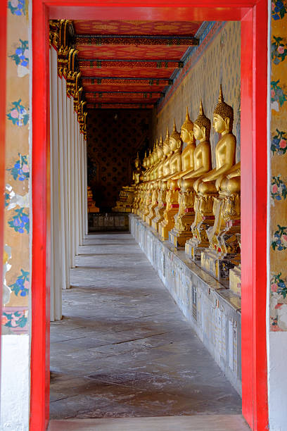 와트 아룬 불교의 불상 금행 - wat arun buddhism temple stone 뉴스 사진 이미지