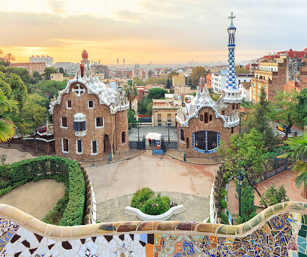 famoso parco guell, spagna - gracia foto e immagini stock