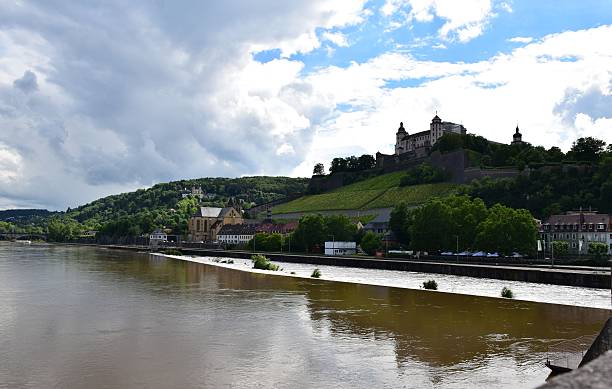 istock Fortress Marienberg from the Old Main Bridge over River Main. 625410426
