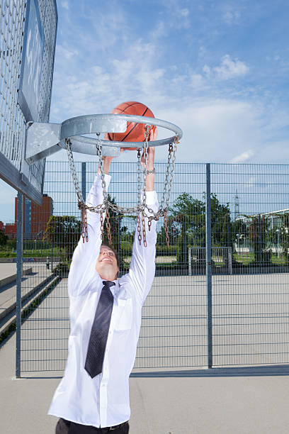 basket-ball d’affaires - basketball business basketball hoop slam dunk photos et images de collection