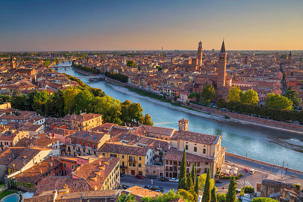 verona.   - middle ages architecture and buildings place of worship church stock-fotos und bilder