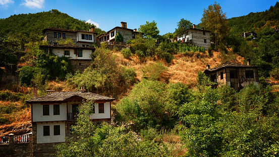 Example of skew crystallization. Slum construction in the province of Zonguldak, Türkiye.