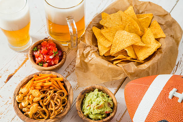 football party food, nachos salsa guacamole - lanche da tarde imagens e fotografias de stock
