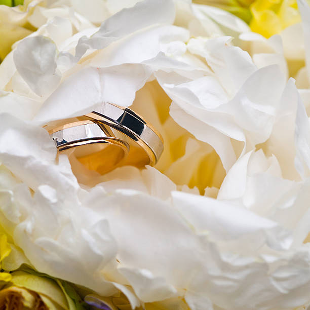 istock Wedding rings and bouquet 625525024