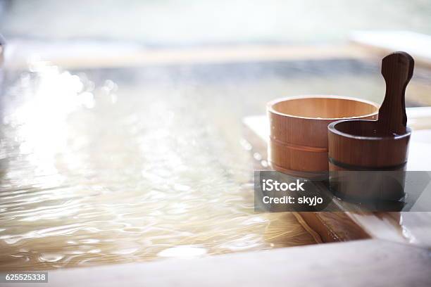 木製バケツ日本の温泉のバスルーム - 蒸気のストックフォトや画像を多数ご用意 - 蒸気, 日本, 熱さ