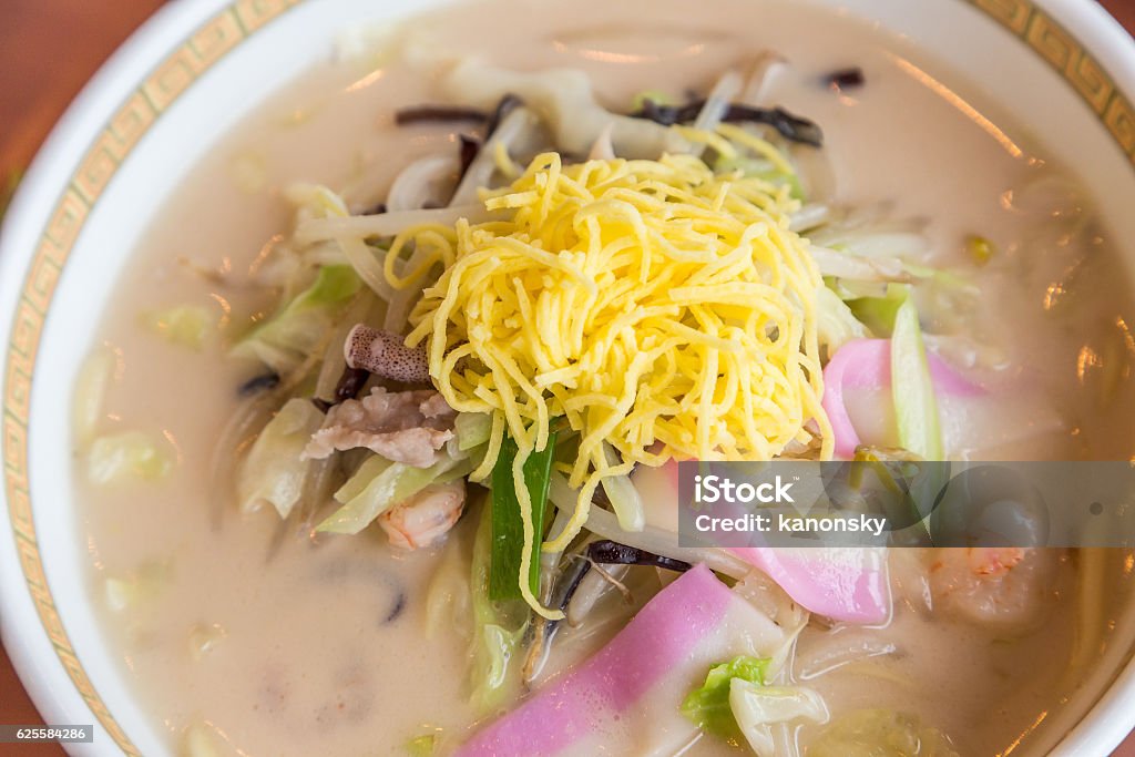 シーフードチャンポン - 伝統的な長崎麺料理。 - ちゃんぽんのロイヤリティフリーストックフォト シーフードチャンポン - 伝統的な長崎麺料理。 - ちゃんぽんのロイヤリティフリーストックフォト