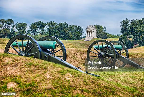 Illinois Monument And Cannons In Vicksburg Mississippi Stock Photo - Download Image Now
