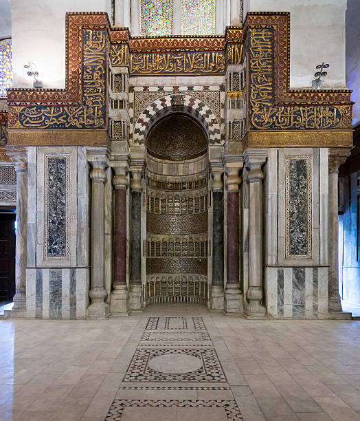 ornate sculpted mihrab, mausoleum of sultan qalawun, old cairo, egypt - cairo mosque egypt inside of imagens e fotografias de stock