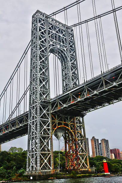 istock Georger Washington Brdge with Little Red Lighthouse, New York 625625400