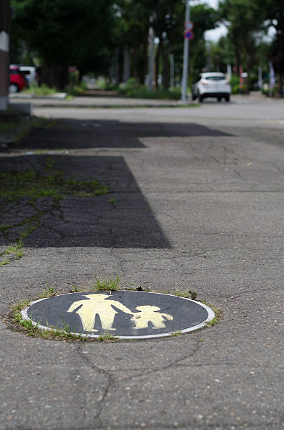 istock Mark of sidewalk 625650350
