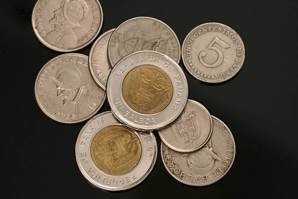 istock Panamanian Coins Close Up 625673826