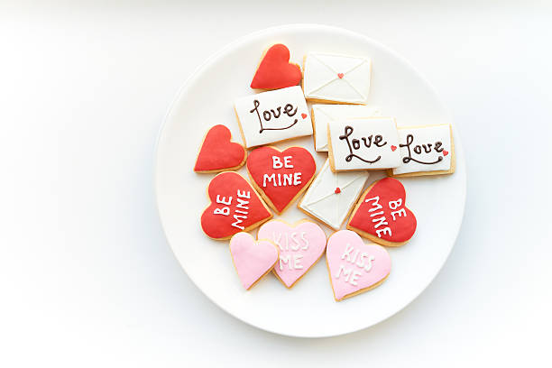 ciasteczka obchodowe na talerzu - heart shaped cookie zdjęcia i obrazy z banku zdjęć