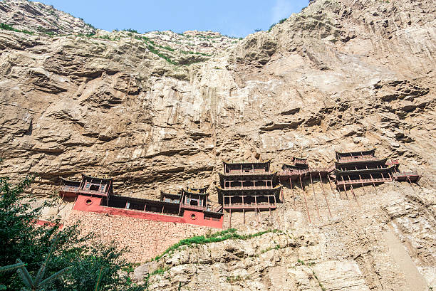 temple suspendu dans la province du shanxi, chine - datong photos et images de collection