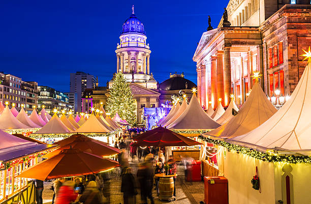 mercado navideño en berlín - berlín fotografías e imágenes de stock