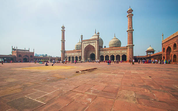 dentro de los terrenos de la mezquita jama masjid - lucknow fotografías e imágenes de stock