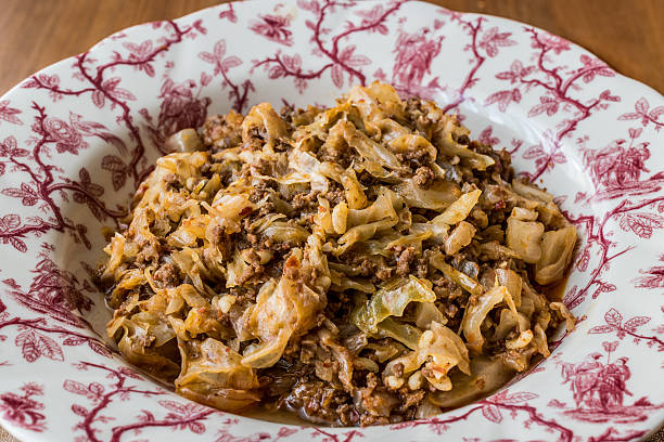 turkish cabbage stew with minced meat / kiymali kapuska. - bigos imagens e fotografias de stock