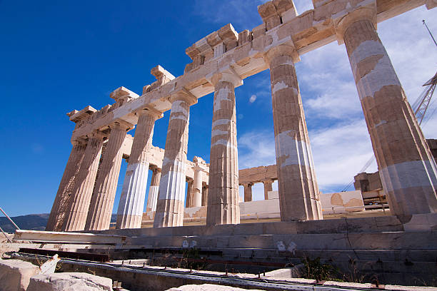 parthenon, akropolis mit blauem himmel im hintergrund. athene. - social history minerva past ancient stock-fotos und bilder