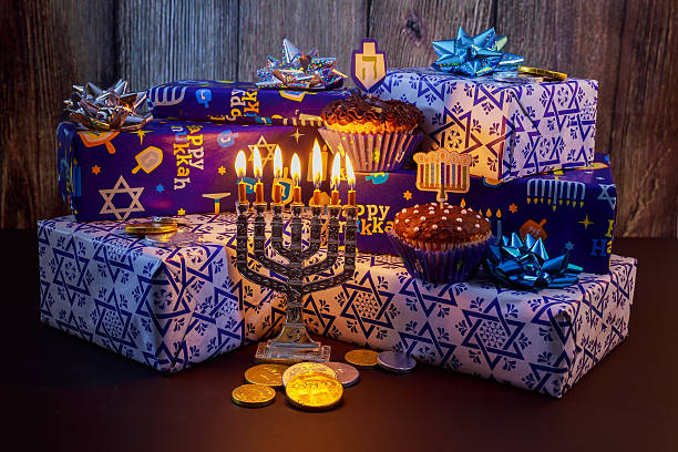 jüdische urlaub chanukka schöne chanukah dekorationen blau silber mit - kislev stock-fotos und bilder
