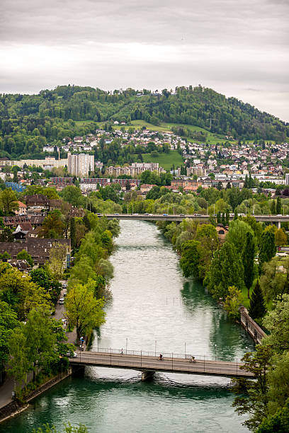 위에서 베른 도시 경관, 스위스 - bridge people berne river 뉴스 사진 이미지