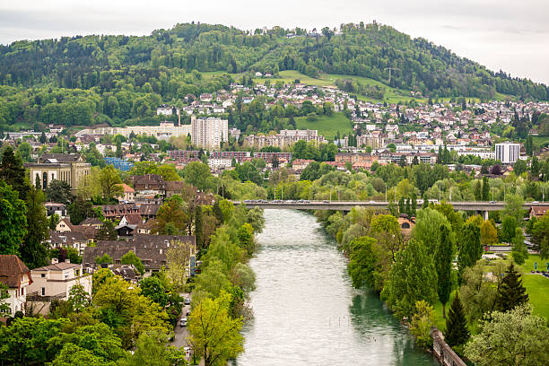 paesaggio urbano di berna dall'alto, svizzera - bridge people berne river foto e immagini stock