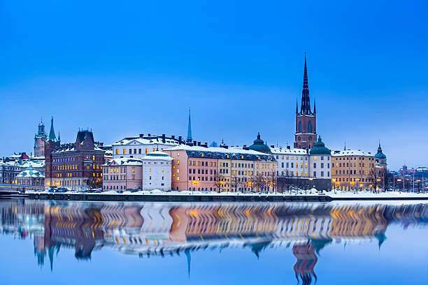 старый город в стокгольме, швеция - stadsholmen стоковые фото и изображения