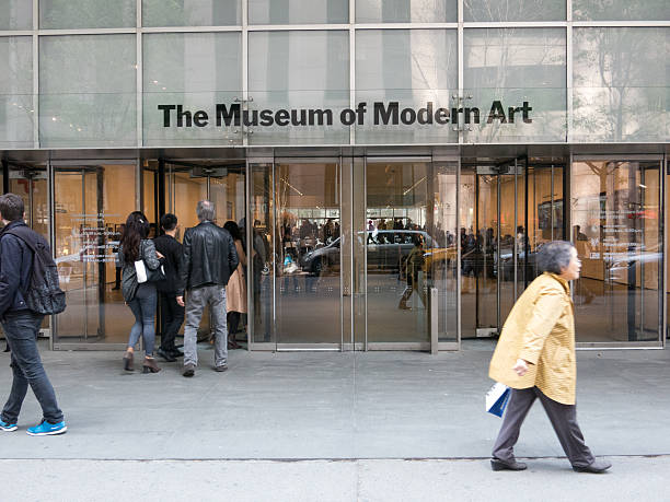 people entering moma new york city - 紐約市現代藝術博物館 個照片及圖片檔