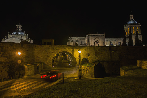 Ciudad Rodrigo por la noche photo