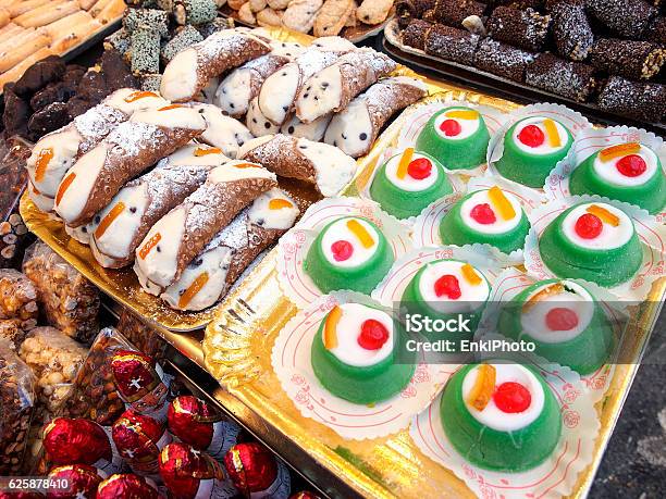 Cannoli And Cassate Stock Photo - Download Image Now - Sicily, Cannoli, Christmas