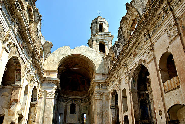 bussana vecchia, kościół św giles - abandoned church indoors dirty zdjęcia i obrazy z banku zdjęć