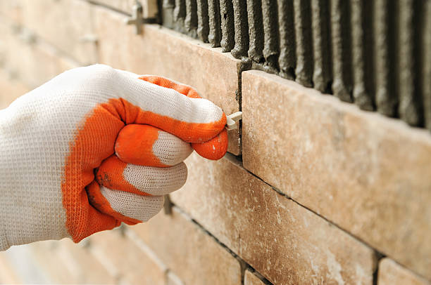 istock Installing the tiles on the wall. 625889008