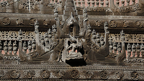 monasterio de shwenandaw, mandalay, myanmar - shwenandaw fotografías e imágenes de stock