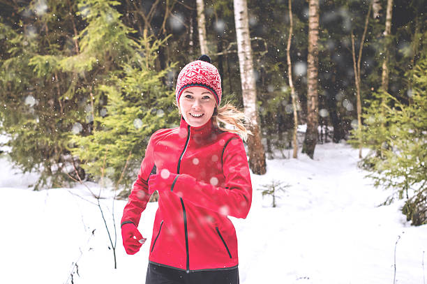 smiling runner in winter forest - nordic running imagens e fotografias de stock