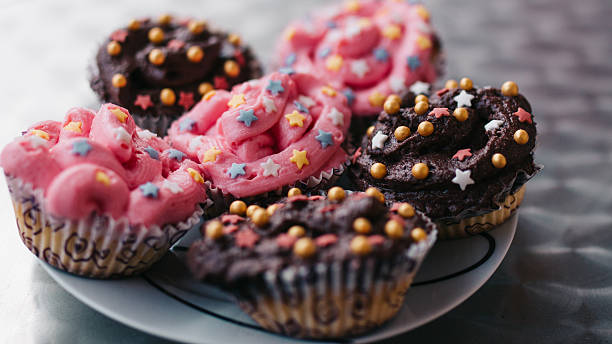 istock Sweet Homemade cupcakes 625913704