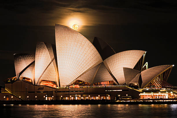 moon sydney opera water 120mm - sydney opera house sydney harbor opera house bright fotografías e imágenes de stock