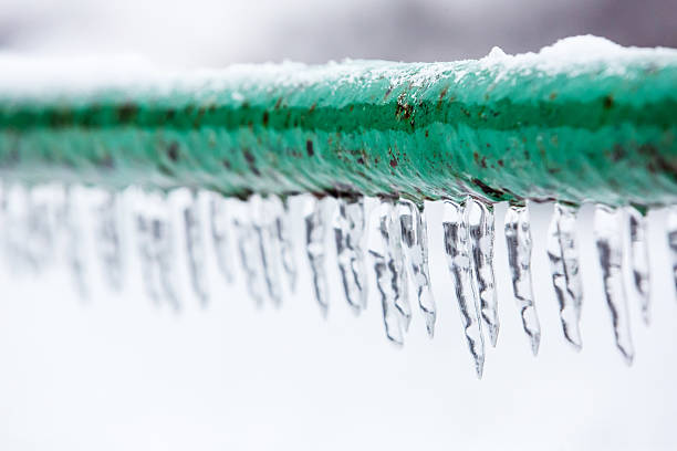 frozen icy down pipe - pipe imagens e fotografias de stock