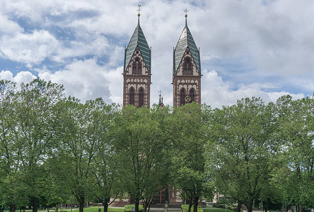 vista de la herz-jesu-kirche en friburgo - lehre fotografías e imágenes de stock