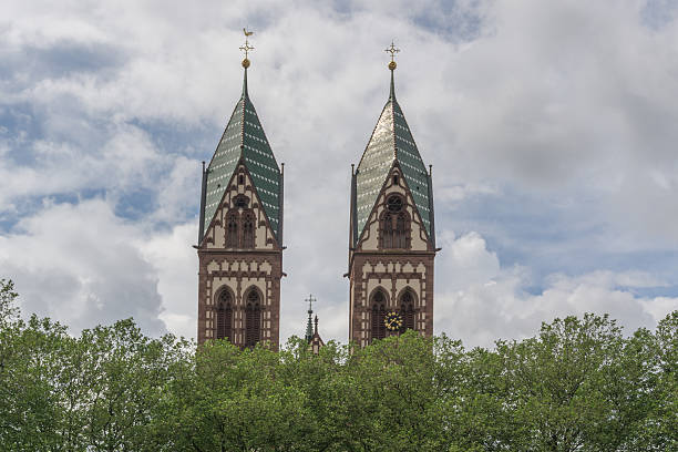 vista de la herz-jesu-kirche en friburgo - lehre fotografías e imágenes de stock