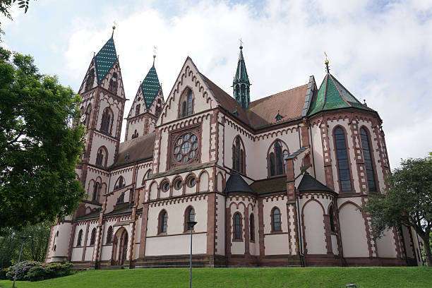 vista de la herz-jesu-kirche en friburgo - lehre fotografías e imágenes de stock