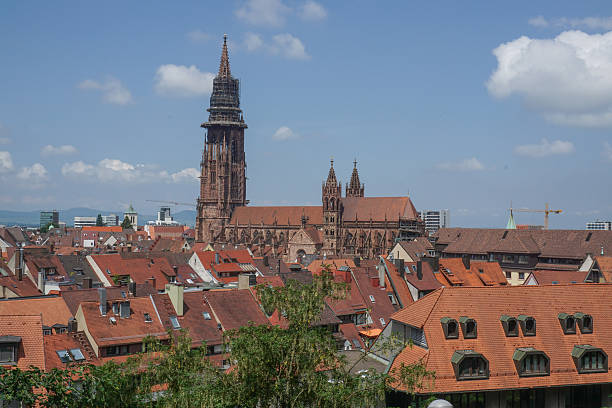 vista de la ciudad de friburgo de brisgovia - lehre fotografías e imágenes de stock