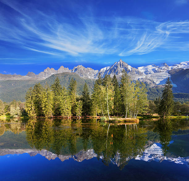 istock Dreamlike beauty lake and park 625975360
