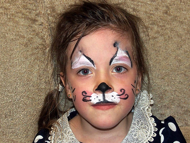 istock The girl ornamented under a cat 625978030