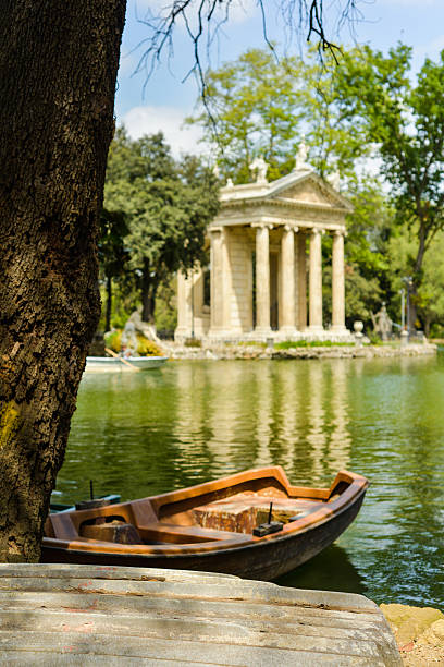 로마의 빌라 보르게세(villa borghese)의 호수에 보트를 타고 있습니다. - villa borghese 뉴스 사�진 이미지